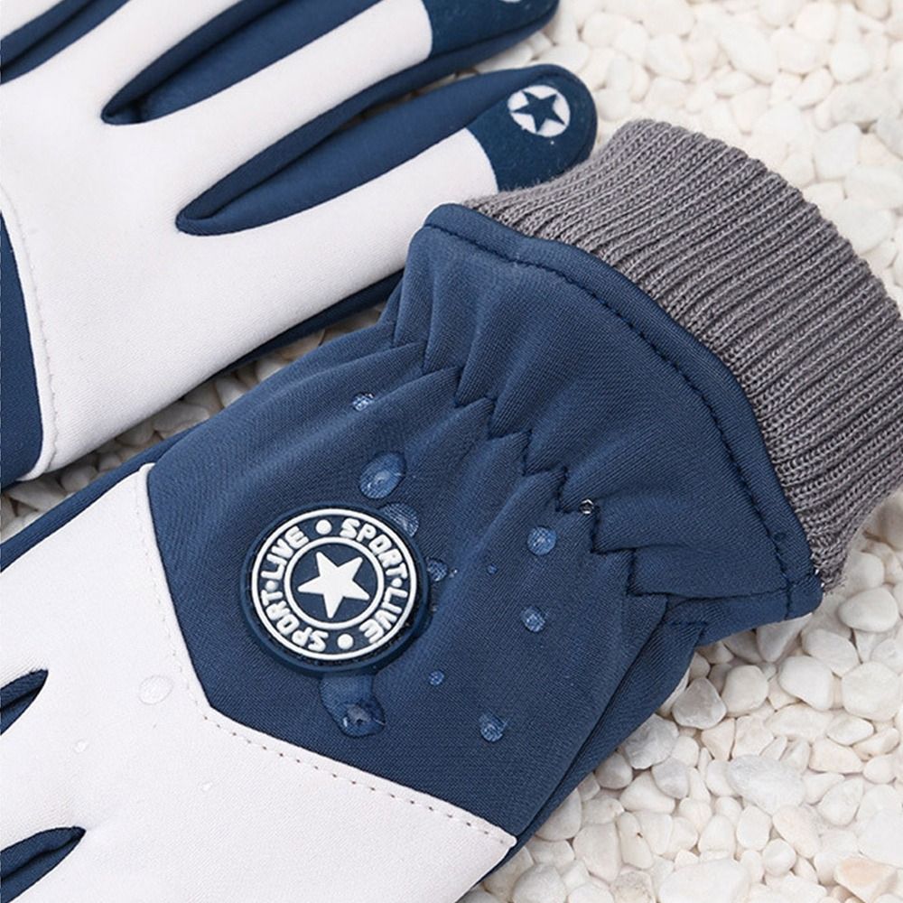 Kinder-Winterhandschuhe in Rot mit strukturierter Handfläche und warmem Winterdesign