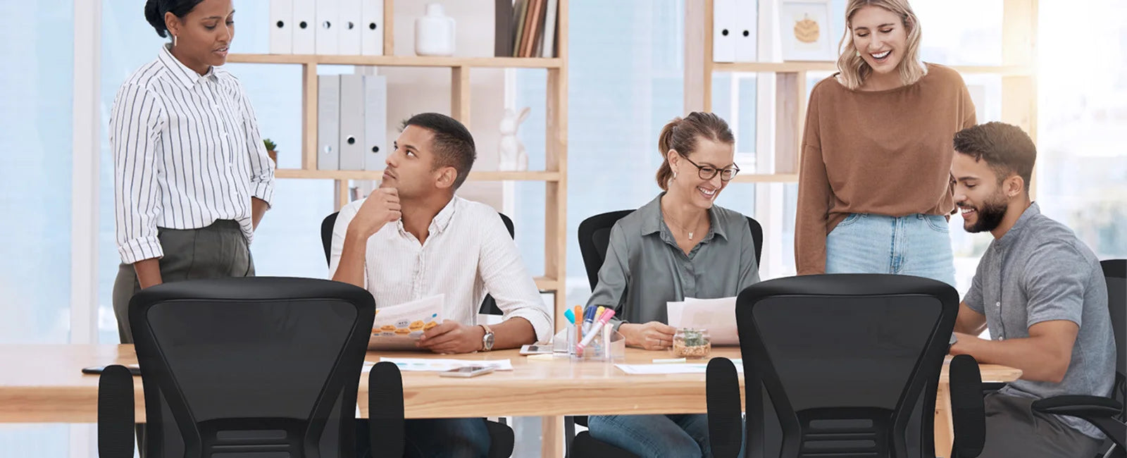 Ergonomischer Bürostuhl für Büroarbeitsplätze und gemeinsames Arbeiten