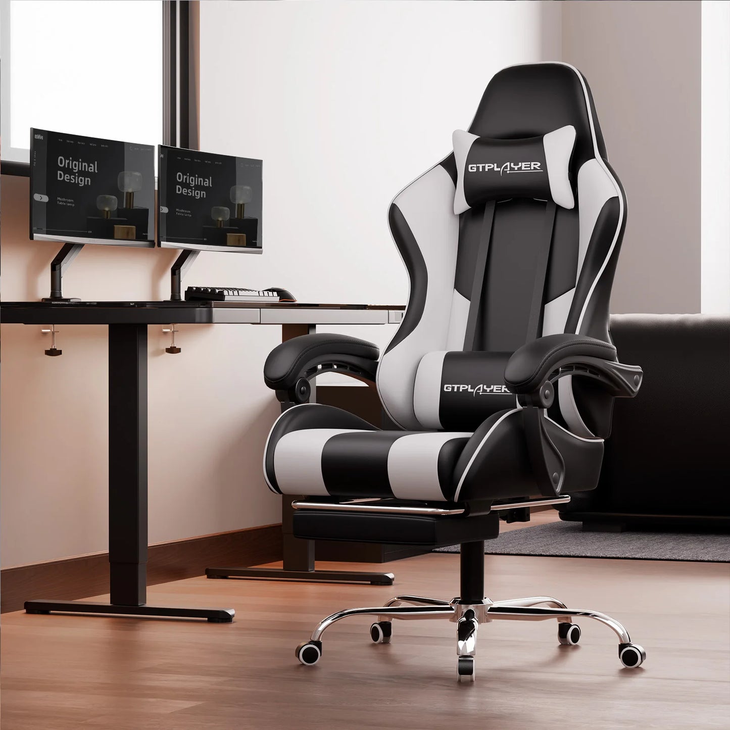 Gaming-Stuhl mit Massage und Fußstütze – graue Variante am Schreibtisch