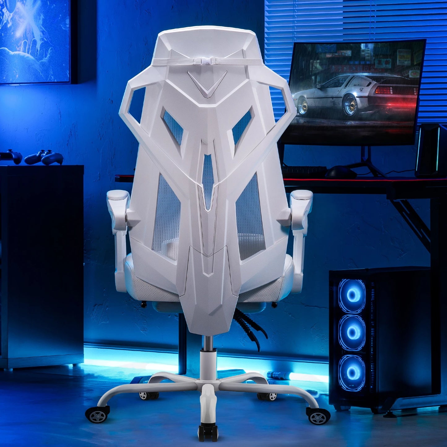 Ergonomischer Bürostuhl in Weiß in einem blau beleuchteten Gaming-Bereich
