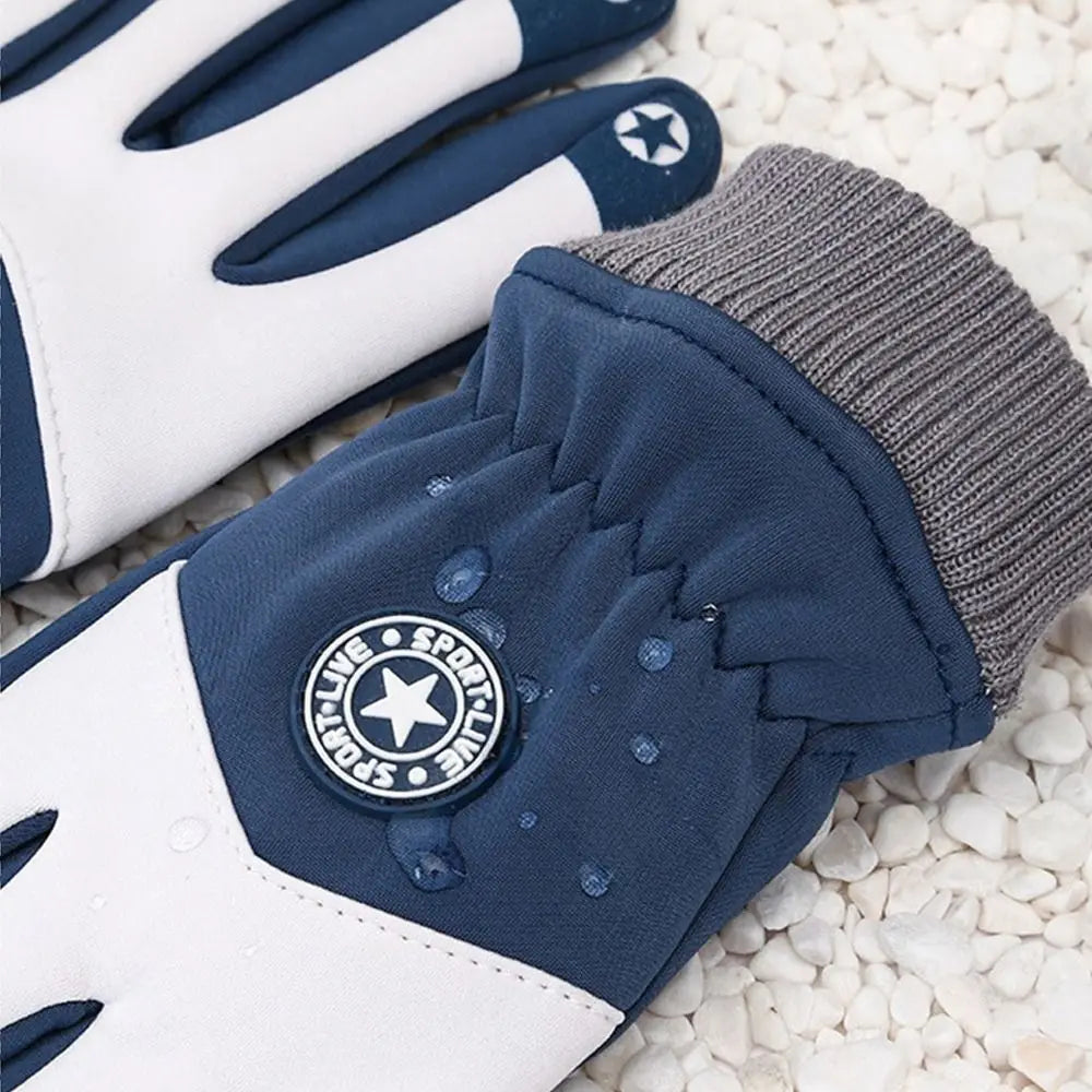 Kinder-Winterhandschuhe mit Detailansicht von Bündchen, Material und Verarbeitung