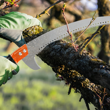 Teleskop-Gartensäge mit gehärtetem Sägeblatt für präzise Schnitte