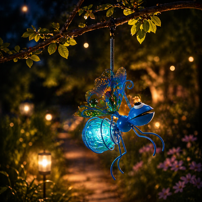 Solar Bienen Laterne in Blau mit leuchtender LED bei Nacht
